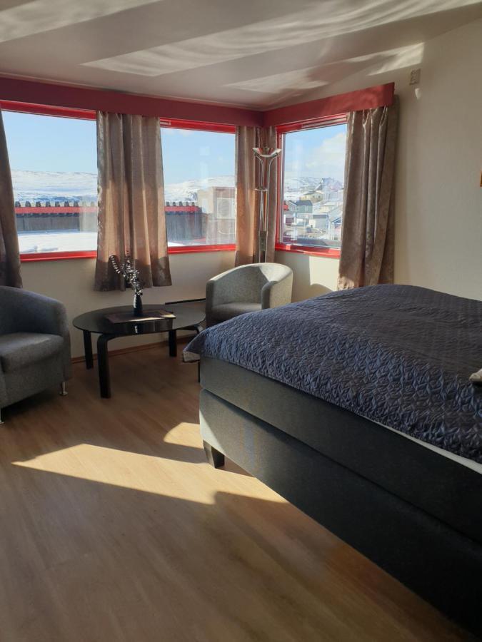 Mehamn Arctic Hotel Экстерьер фото